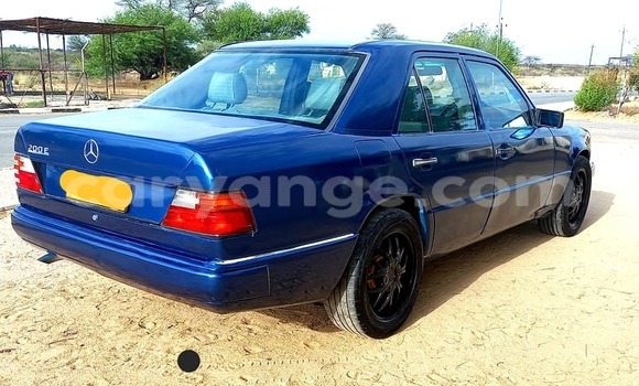 Acheter Occasion Voiture Mercedes-Benz E–Class Bleu à Omaruru, Erongo Acheter Occasion Voiture Mercedes-Benz E–Class Bleu à Omaruru, Erongo