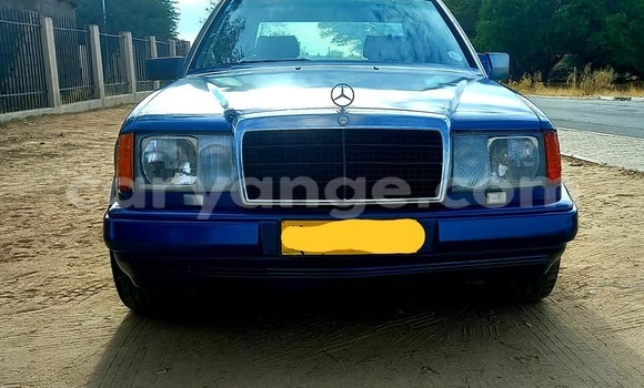 Acheter Occasion Voiture Mercedes-Benz E–Class Bleu à Omaruru, Erongo Acheter Occasion Voiture Mercedes-Benz E–Class Bleu à Omaruru, Erongo