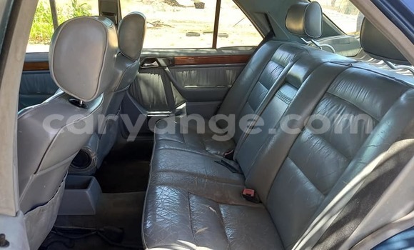 Acheter Occasion Voiture Mercedes-Benz E–Class Bleu à Omaruru, Erongo Acheter Occasion Voiture Mercedes-Benz E–Class Bleu à Omaruru, Erongo