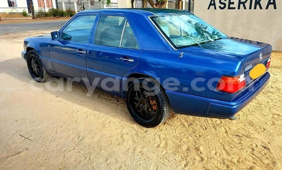 Acheter Occasion Voiture Mercedes-Benz E–Class Bleu à Omaruru, Erongo Acheter Occasion Voiture Mercedes-Benz E–Class Bleu à Omaruru, Erongo