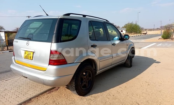 Acheter Occasion Voiture Mercedes-Benz ML–Class Gris à Omaruru, Erongo Acheter Occasion Voiture Mercedes-Benz ML–Class Gris à Omaruru, Erongo