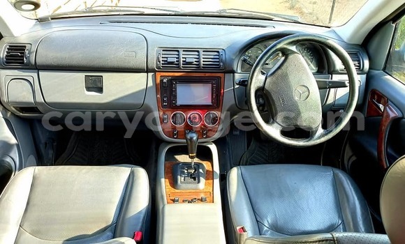 Acheter Occasion Voiture Mercedes-Benz ML–Class Gris à Omaruru, Erongo Acheter Occasion Voiture Mercedes-Benz ML–Class Gris à Omaruru, Erongo