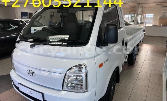 Buy Used Hyundai H1 White Car in Windhoek in Namibia
