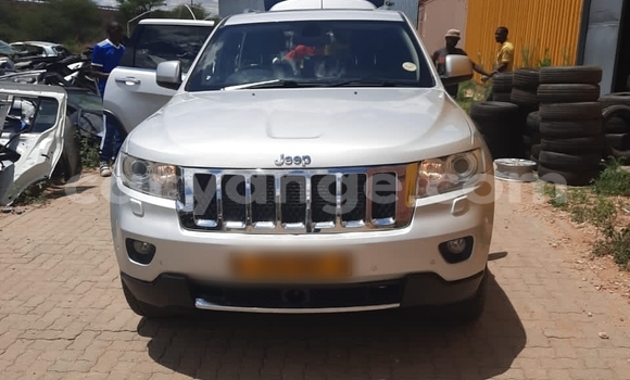 Acheter Occasion Voiture Jeep Grand Cherokee Gris à Windhoek, Namibie Acheter Occasion Voiture Jeep Grand Cherokee Gris à Windhoek, Namibie