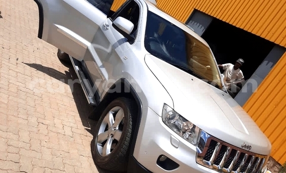 Acheter Occasion Voiture Jeep Grand Cherokee Gris à Windhoek, Namibie Acheter Occasion Voiture Jeep Grand Cherokee Gris à Windhoek, Namibie