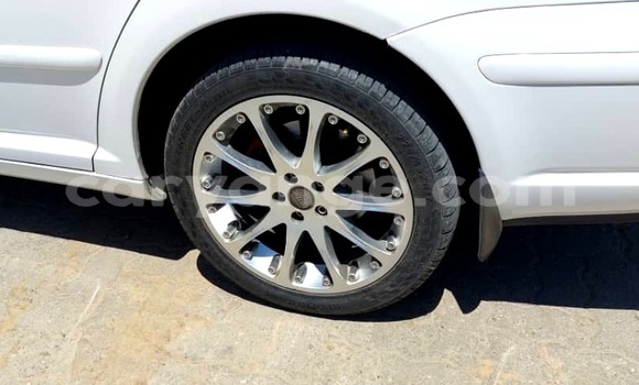 Acheter Occasion Voiture Toyota Avensis Blanc à Windhoek, Namibie Acheter Occasion Voiture Toyota Avensis Blanc à Windhoek, Namibie