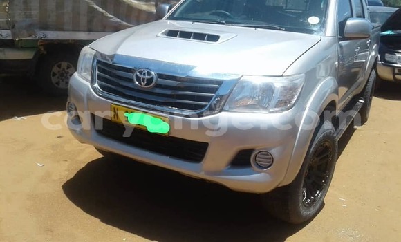 Buy Used Toyota Hilux Silver Car in Gobabis in Omaheke