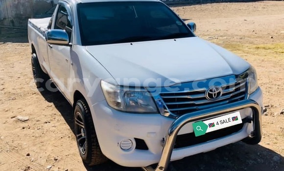 Buy Used Toyota Hilux White Car in Gobabis in Omaheke