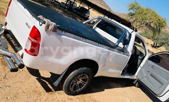 Buy Used Toyota Hilux White Car in Gobabis in Omaheke Buy Used Toyota Hilux White Car in Gobabis in Omaheke