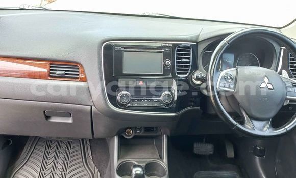 Acheter Occasion Voiture Mitsubishi Outlander Gris à Windhoek, Namibie Acheter Occasion Voiture Mitsubishi Outlander Gris à Windhoek, Namibie