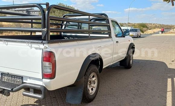 Acheter Occasion Voiture Nissan NP 300 Blanc à Windhoek, Namibie Acheter Occasion Voiture Nissan NP 300 Blanc à Windhoek, Namibie