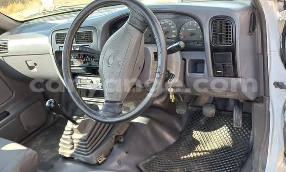 Acheter Occasion Voiture Nissan NP 300 Blanc à Windhoek, Namibie Acheter Occasion Voiture Nissan NP 300 Blanc à Windhoek, Namibie