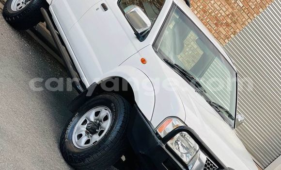 Acheter Occasion Voiture Nissan NP 300 Blanc à Windhoek, Namibie Acheter Occasion Voiture Nissan NP 300 Blanc à Windhoek, Namibie