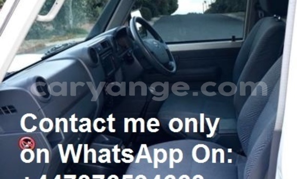 Acheter Occasion Voiture Toyota Land Cruiser Blanc à Windhoek, Namibie Acheter Occasion Voiture Toyota Land Cruiser Blanc à Windhoek, Namibie