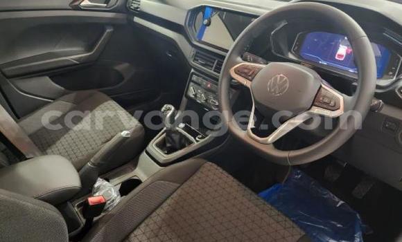 Acheter Occasion Voiture Volkswagen T-Roc Bleu à Karasburg, Karas Acheter Occasion Voiture Volkswagen T-Roc Bleu à Karasburg, Karas