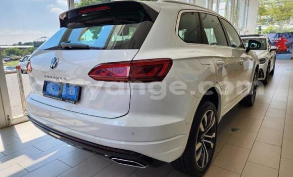 Acheter Occasion Voiture Volkswagen Touareg Blanc à Import - Dubai, Namibie Acheter Occasion Voiture Volkswagen Touareg Blanc à Import - Dubai, Namibie
