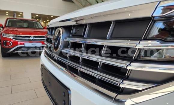 Acheter Occasion Voiture Volkswagen Touareg Blanc à Import - Dubai, Namibie Acheter Occasion Voiture Volkswagen Touareg Blanc à Import - Dubai, Namibie