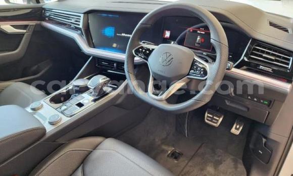 Acheter Occasion Voiture Volkswagen Touareg Blanc à Import - Dubai, Namibie Acheter Occasion Voiture Volkswagen Touareg Blanc à Import - Dubai, Namibie