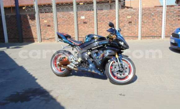 Buy Used Yamaha YZF Blue Bike in Windhoek in Namibia