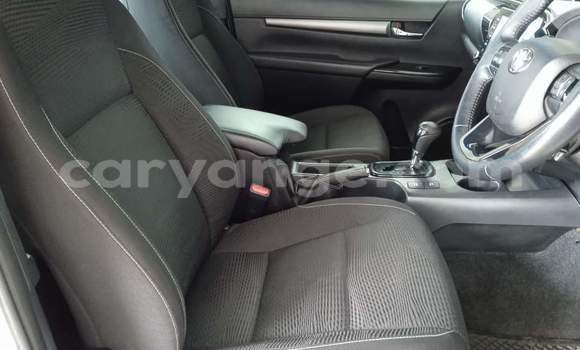 Acheter Occasion Voiture Toyota Hilux Blanc à Rundu, Namibie Acheter Occasion Voiture Toyota Hilux Blanc à Rundu, Namibie