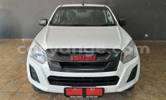 Acheter Occasion Voiture Isuzu KB Blanc à Walvis Bay, Namibie Acheter Occasion Voiture Isuzu KB Blanc à Walvis Bay, Namibie