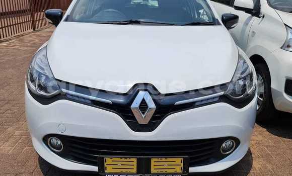Buy Used Renault Clio White Car in Henties Bay in Erongo Buy Used Renault Clio White Car in Henties Bay in Erongo
