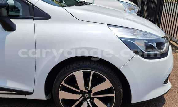 Buy Used Renault Clio White Car in Henties Bay in Erongo Buy Used Renault Clio White Car in Henties Bay in Erongo