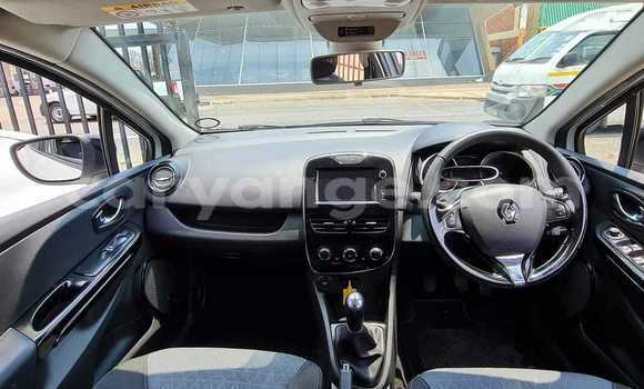 Buy Used Renault Clio White Car in Henties Bay in Erongo Buy Used Renault Clio White Car in Henties Bay in Erongo