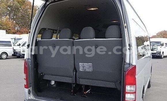 Acheter Occasion Voiture Toyota Grand HiAce Blanc à Windhoek, Namibie Acheter Occasion Voiture Toyota Grand HiAce Blanc à Windhoek, Namibie