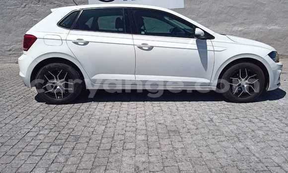 Acheter Occasion Voiture Volkswagen Polo Blanc à Outjo, Kunene Acheter Occasion Voiture Volkswagen Polo Blanc à Outjo, Kunene