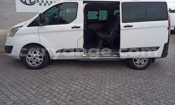 Buy Used Ford Tourneo Custom White Car in Usakos in Erongo Buy Used Ford Tourneo Custom White Car in Usakos in Erongo