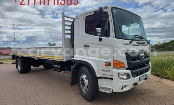 Acheter Occasion Utilitaire Hino 300 Series Blanc à Windhoek, Namibie