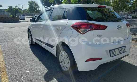 Acheter Occasion Voiture Hyundai I20 Blanc à Usakos, Erongo Acheter Occasion Voiture Hyundai I20 Blanc à Usakos, Erongo