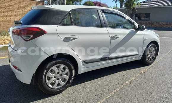 Acheter Occasion Voiture Hyundai I20 Blanc à Usakos, Erongo Acheter Occasion Voiture Hyundai I20 Blanc à Usakos, Erongo