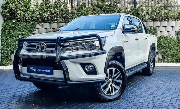 Buy Used Toyota Hilux White Car in Karasburg in Karas
