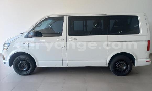 Buy Used Volkswagen Caravelle White Car in Henties Bay in Erongo Buy Used Volkswagen Caravelle White Car in Henties Bay in Erongo