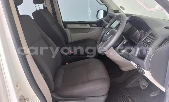 Buy Used Volkswagen Caravelle White Car in Henties Bay in Erongo Buy Used Volkswagen Caravelle White Car in Henties Bay in Erongo