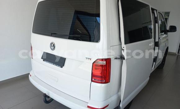 Buy Used Volkswagen Caravelle White Car in Henties Bay in Erongo Buy Used Volkswagen Caravelle White Car in Henties Bay in Erongo