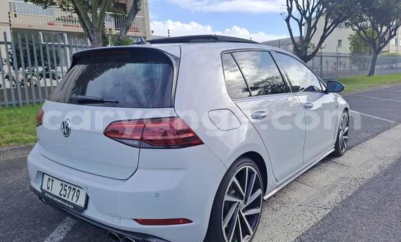 Acheter Occasion Voiture Volkswagen Golf R Blanc à Katima Mulilo, Caprivi Acheter Occasion Voiture Volkswagen Golf R Blanc à Katima Mulilo, Caprivi