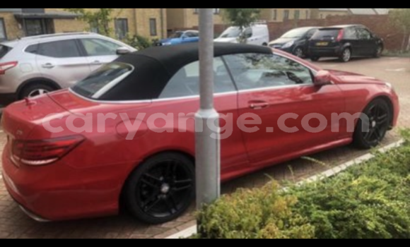 Acheter Occasion Voiture Mercedes-Benz E–Class Rouge à Windhoek, Namibie Acheter Occasion Voiture Mercedes-Benz E–Class Rouge à Windhoek, Namibie