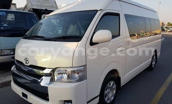 Buy Used Toyota Grand HiAce White Car in Windhoek in Namibia
