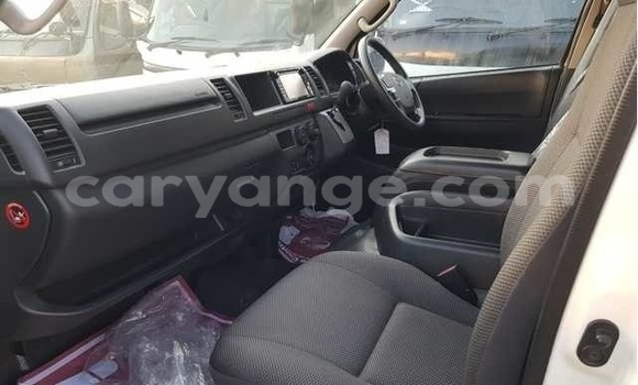 Acheter Occasion Voiture Toyota Grand HiAce Blanc à Windhoek, Namibie Acheter Occasion Voiture Toyota Grand HiAce Blanc à Windhoek, Namibie