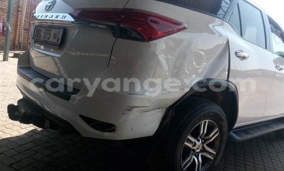 Acheter Occasion Voiture Toyota Fortuner Blanc à Swakopmund, Namibie Acheter Occasion Voiture Toyota Fortuner Blanc à Swakopmund, Namibie