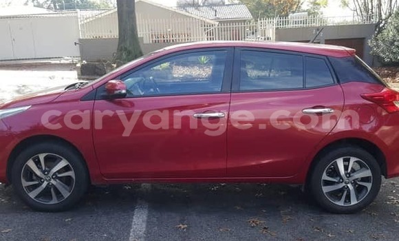 Acheter Occasion Voiture Toyota Yaris Rouge à Windhoek, Namibie Acheter Occasion Voiture Toyota Yaris Rouge à Windhoek, Namibie