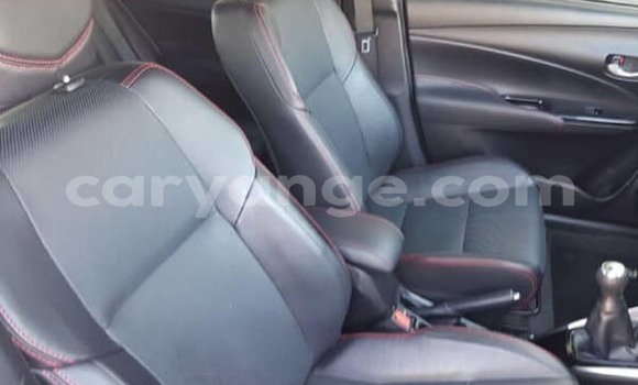 Acheter Occasion Voiture Toyota Yaris Rouge à Windhoek, Namibie Acheter Occasion Voiture Toyota Yaris Rouge à Windhoek, Namibie