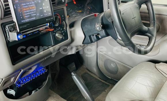 Acheter Occasion Voiture Chevrolet Suburban Blanc à Rundu, Namibie Acheter Occasion Voiture Chevrolet Suburban Blanc à Rundu, Namibie