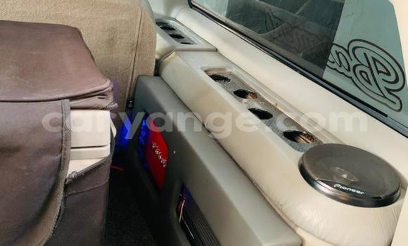 Acheter Occasion Voiture Chevrolet Suburban Blanc à Rundu, Namibie Acheter Occasion Voiture Chevrolet Suburban Blanc à Rundu, Namibie