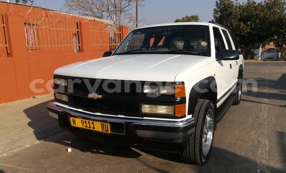 Acheter Occasion Voiture Chevrolet Suburban Blanc à Rundu, Namibie Acheter Occasion Voiture Chevrolet Suburban Blanc à Rundu, Namibie
