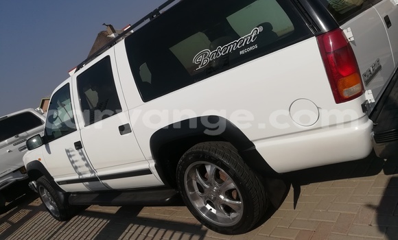 Acheter Occasion Voiture Chevrolet Suburban Blanc à Rundu, Namibie Acheter Occasion Voiture Chevrolet Suburban Blanc à Rundu, Namibie