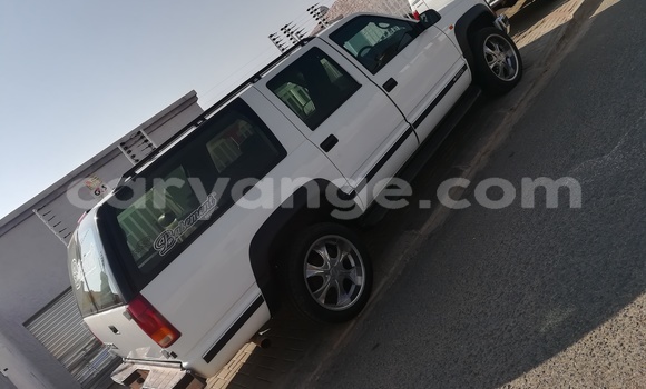 Acheter Occasion Voiture Chevrolet Suburban Blanc à Rundu, Namibie Acheter Occasion Voiture Chevrolet Suburban Blanc à Rundu, Namibie